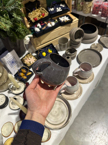 VIOLET puodelis su ąsele