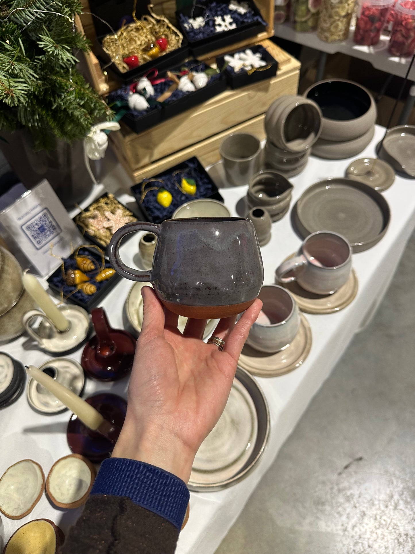 VIOLET puodelis su ąsele