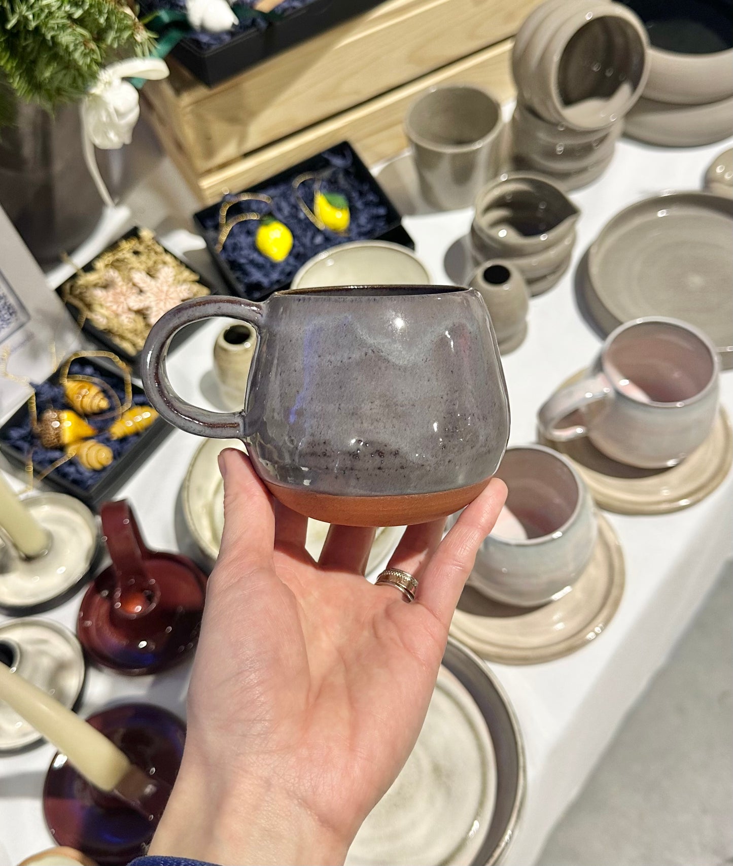 VIOLET puodelis su ąsele