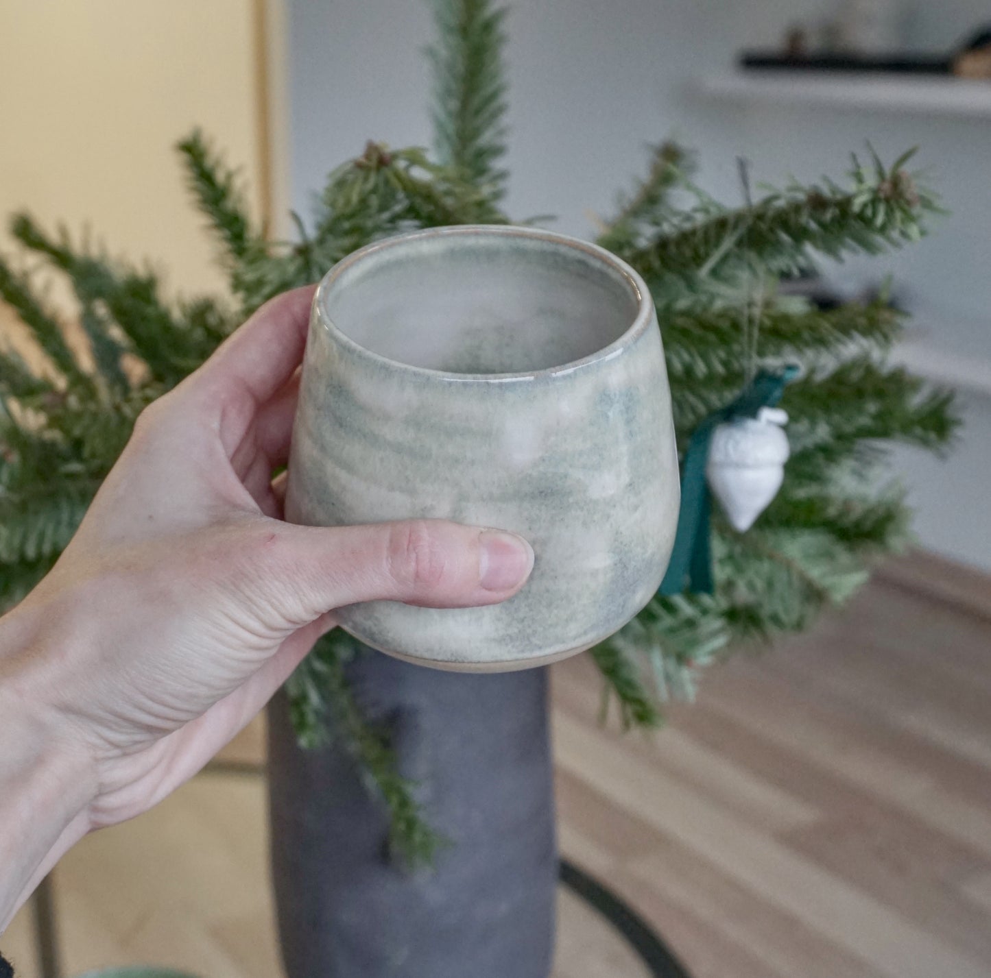 MOSS puodelis su pirštų įspaudimais