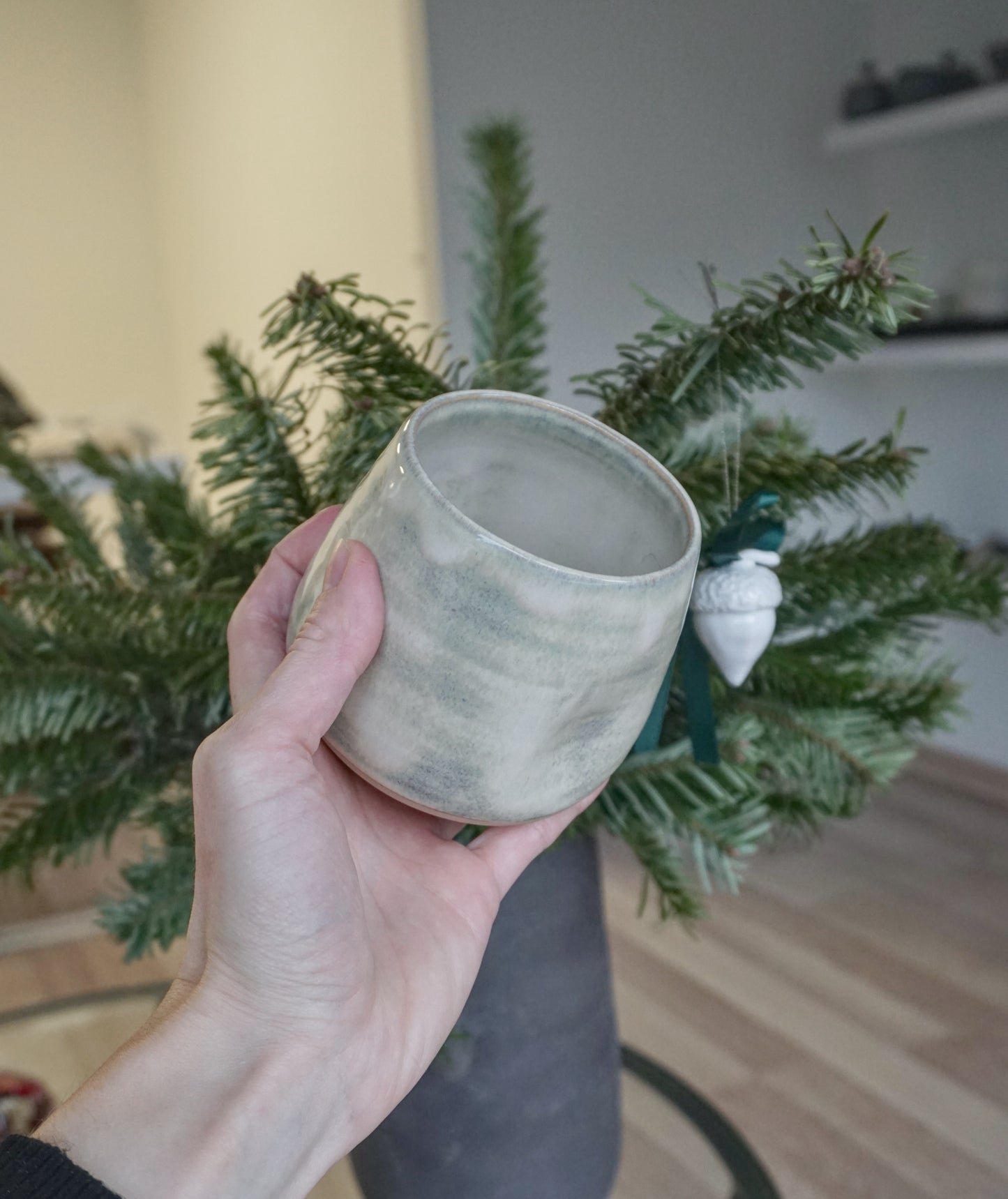 MOSS puodelis su pirštų įspaudimais