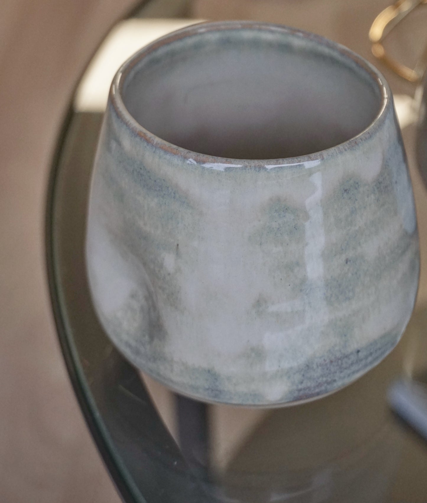 MOSS puodelis su pirštų įspaudimais