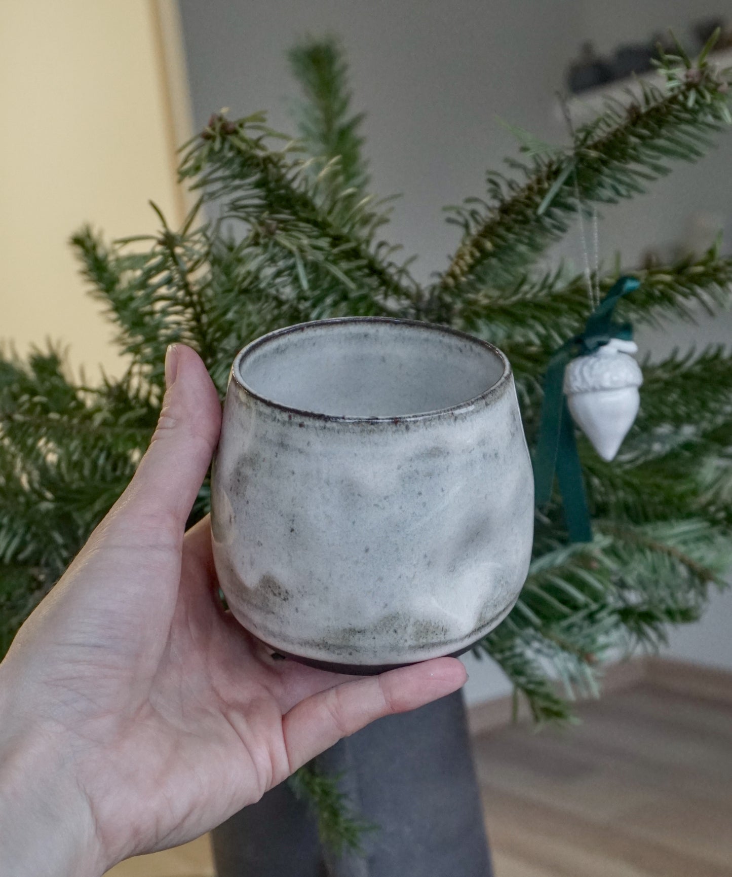 EMBER puodelis su pirštų įspaudimais