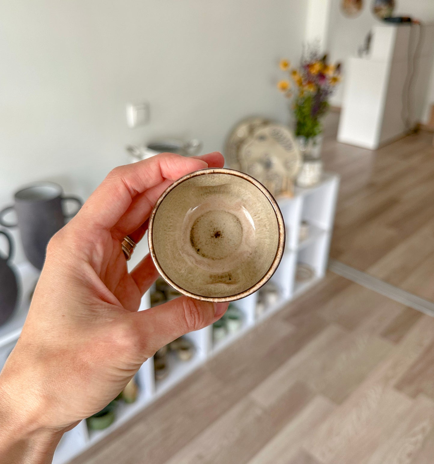 AMBER espresso puodelis su įspaudais pirštams 120ml