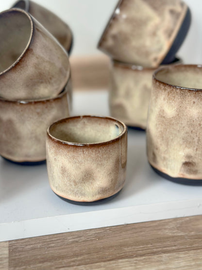 AMBER espresso puodelis su įspaudais pirštams 120ml