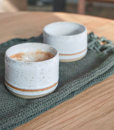 baltas espresso puodelis