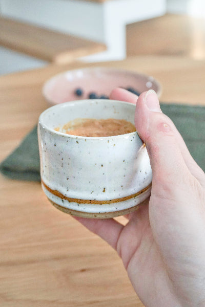 baltas espresso puodelis